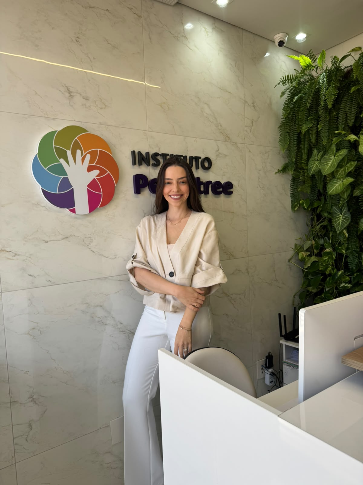 Dra. Isabela Vasconcelos na recepção do Instituto Pediatree